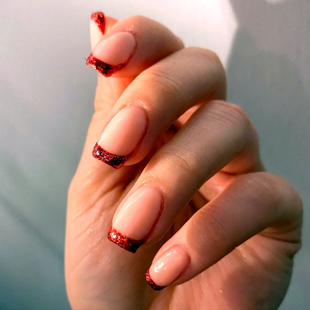 Красный френч квадрат