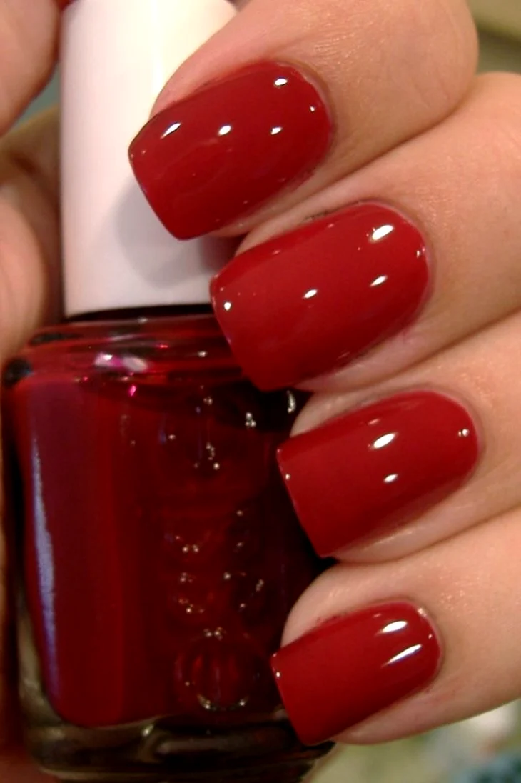Essie тёмный красный
