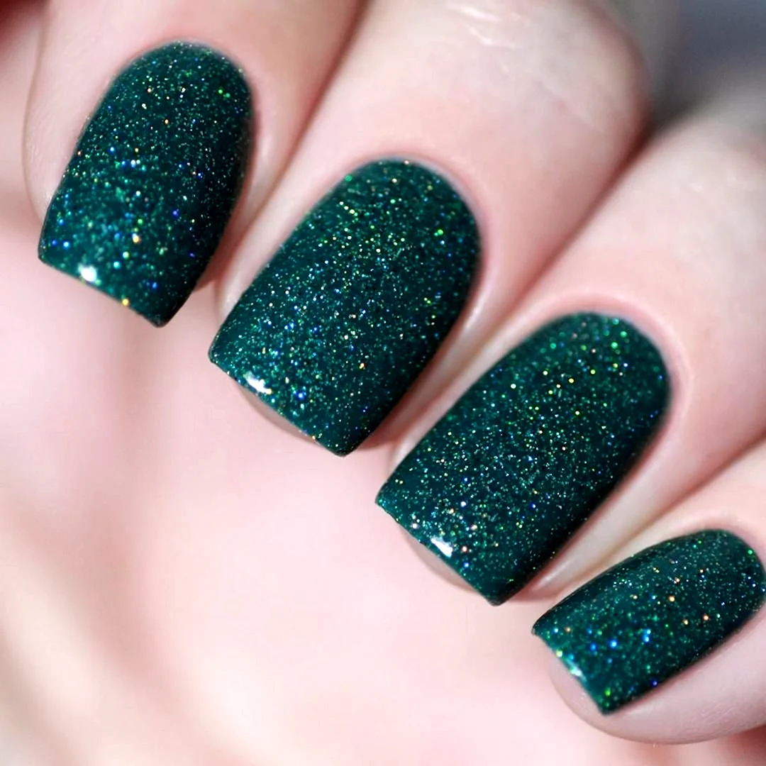Ногти зелёные с блестками