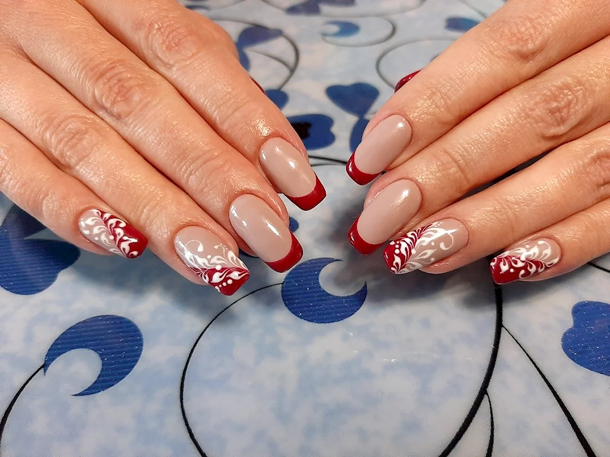 Маникюр красный френч