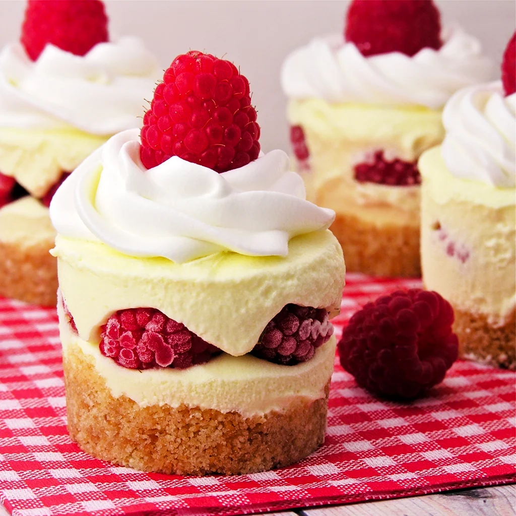 Пироженка с малиной