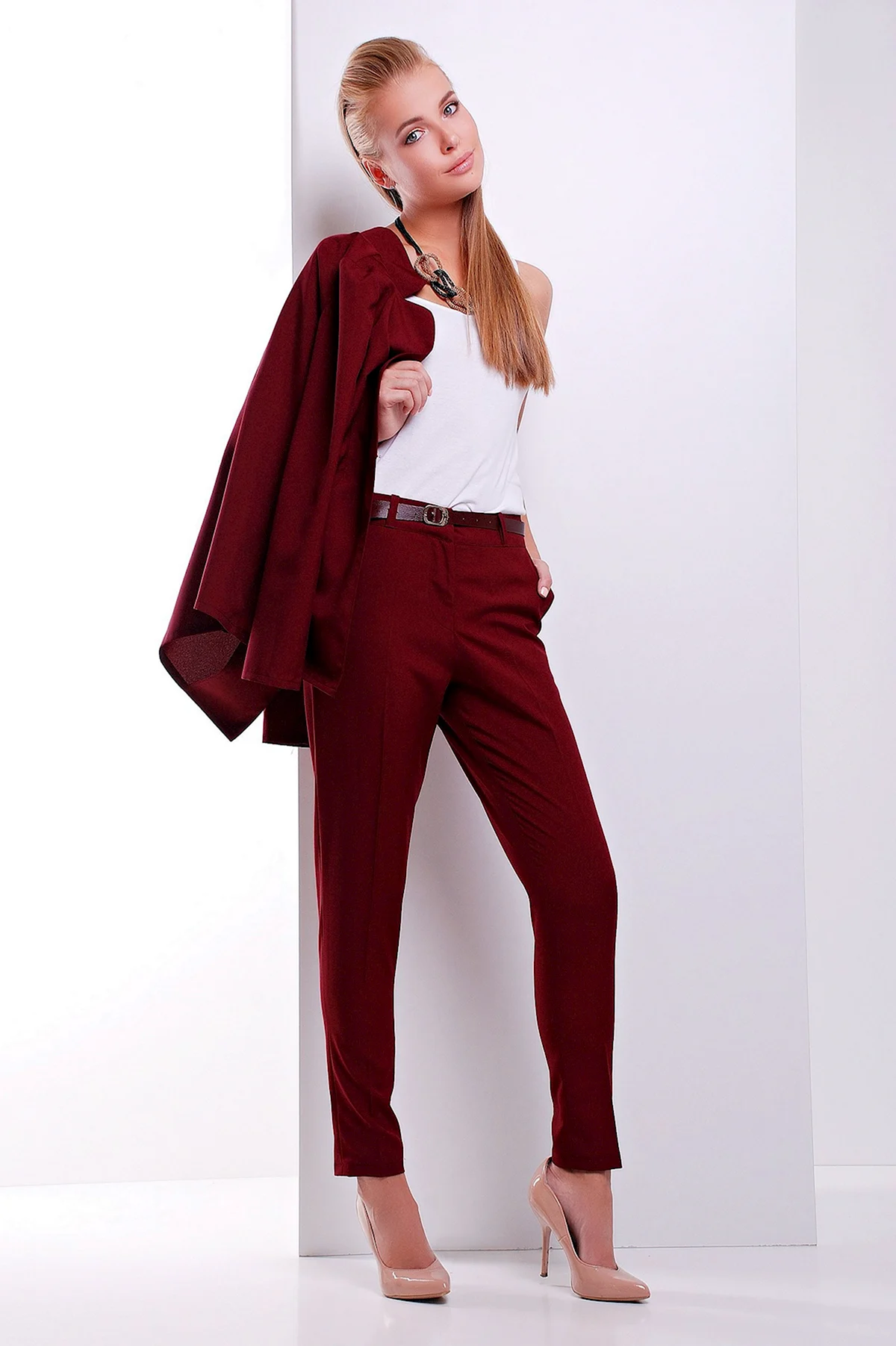 Бордовые штаны