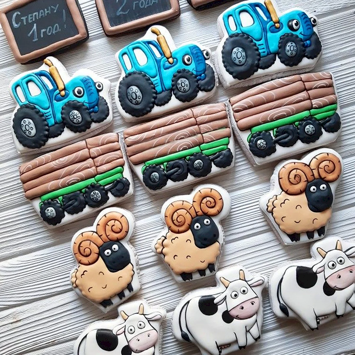 Торт синий трактор с пряниками