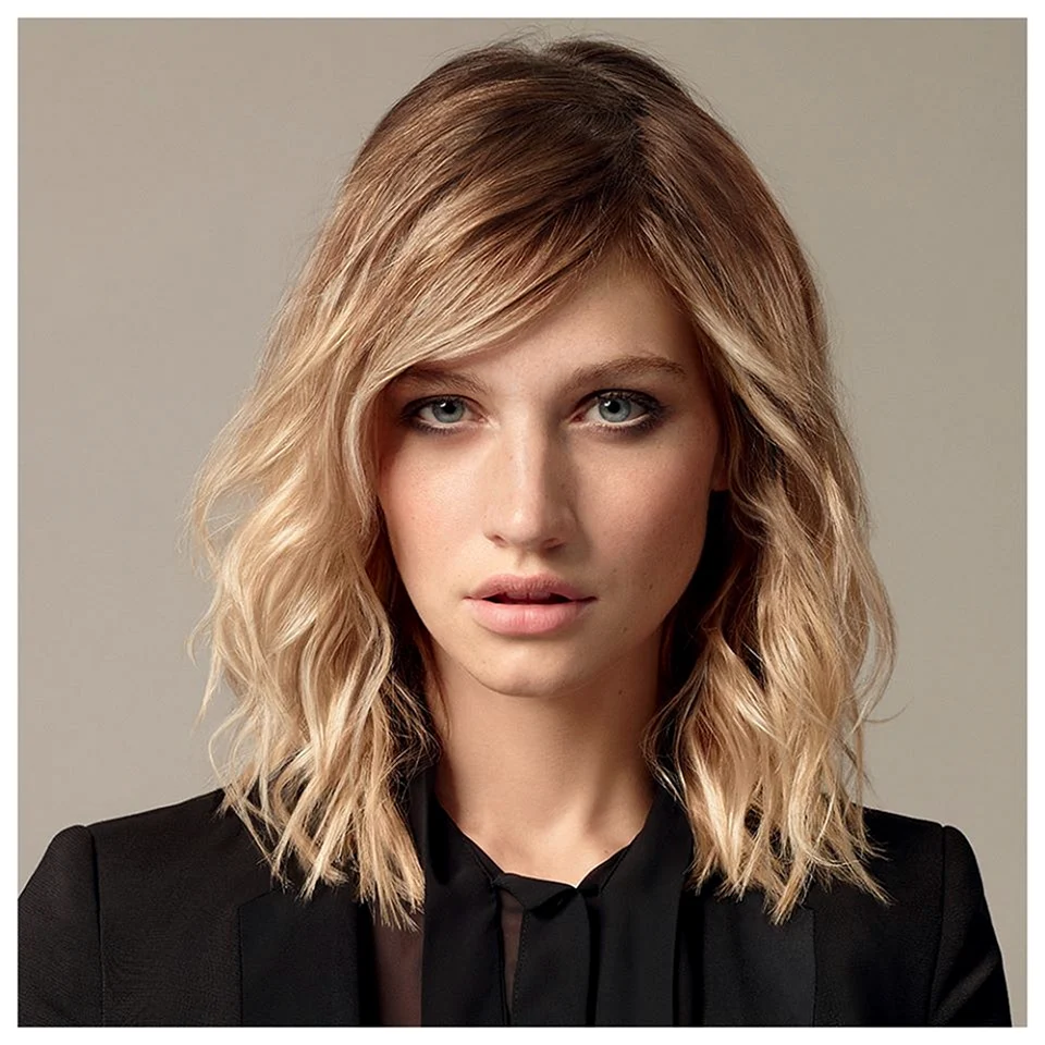 Небрежная укладка на средние волосы