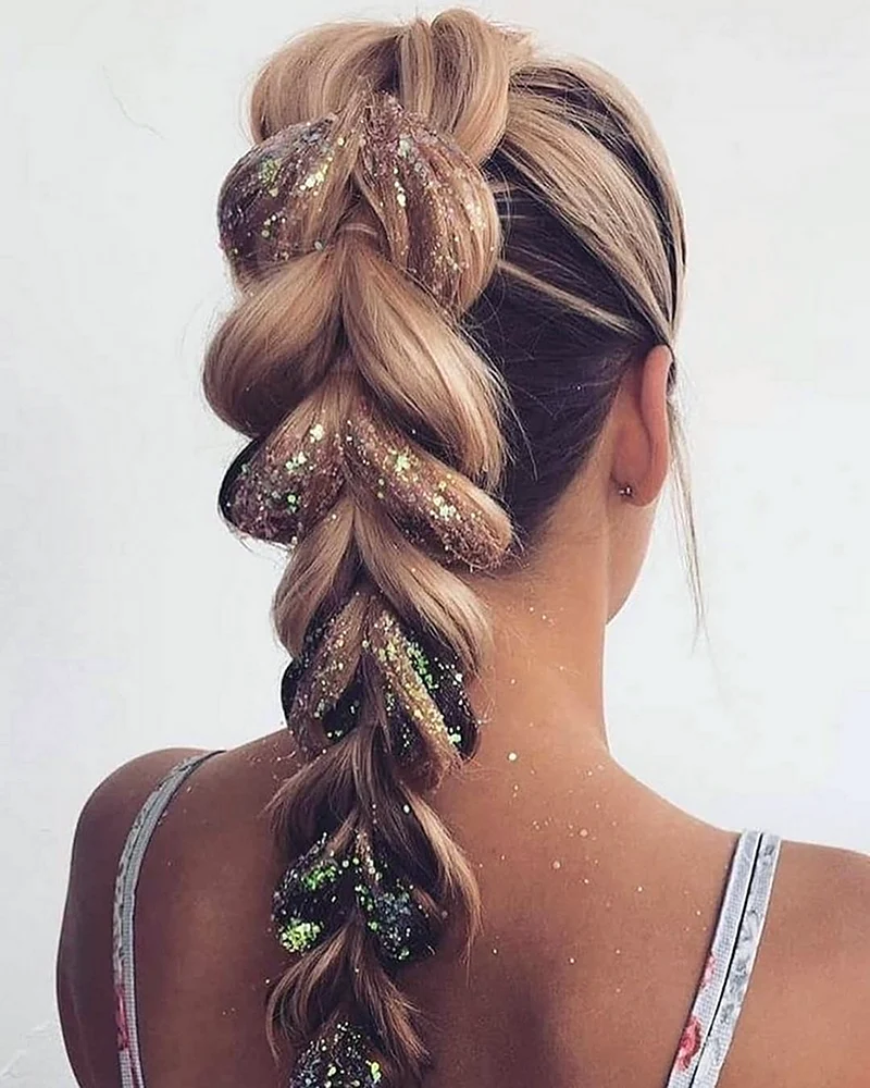 Причёски на выпускной косички
