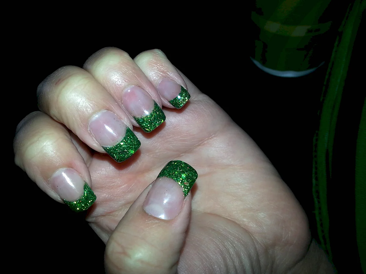 Френч зеленый с блестками