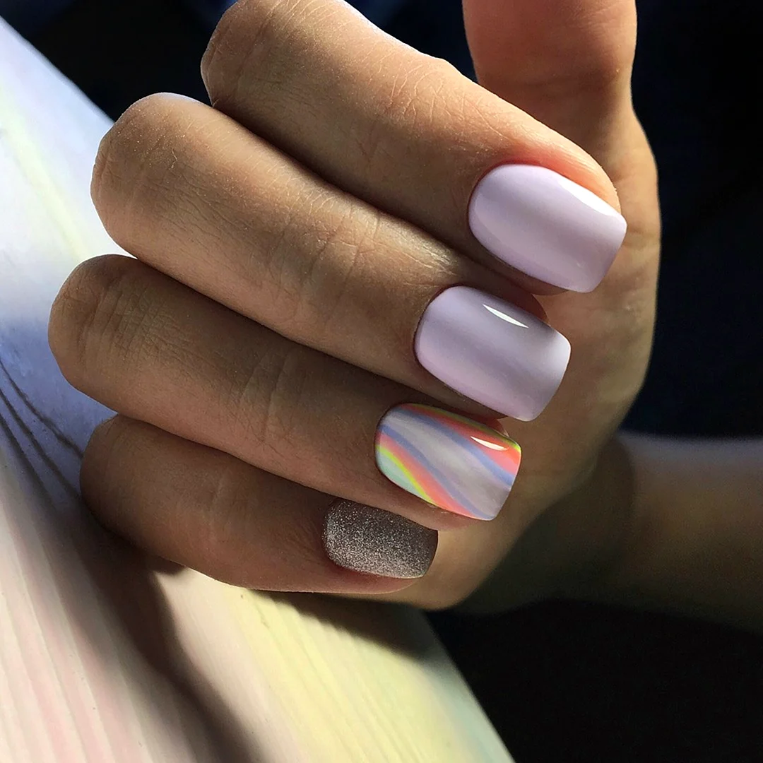 Маникюр разноцветный в пастельных тонах