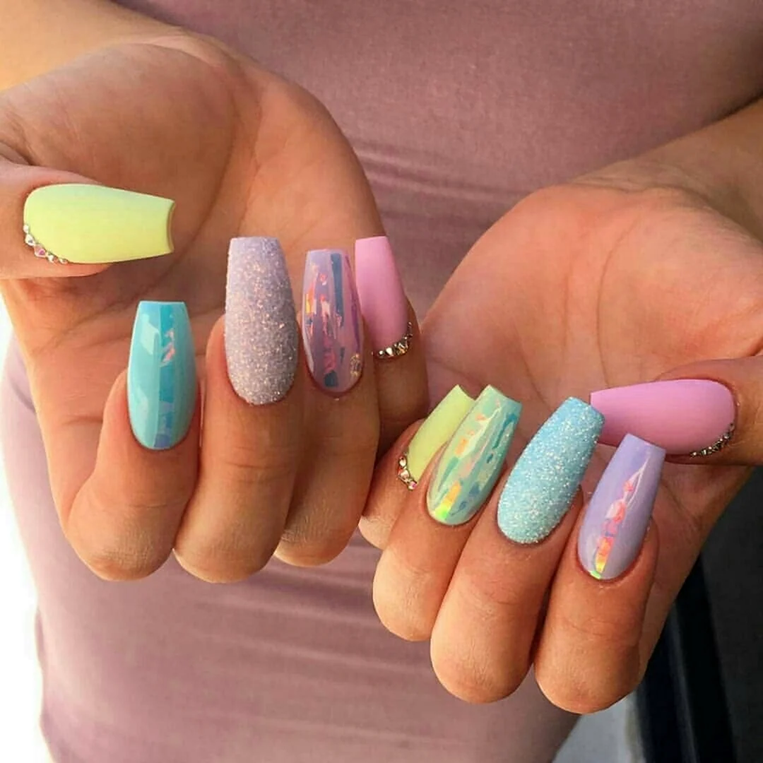 Разноцветные пастельные ногти