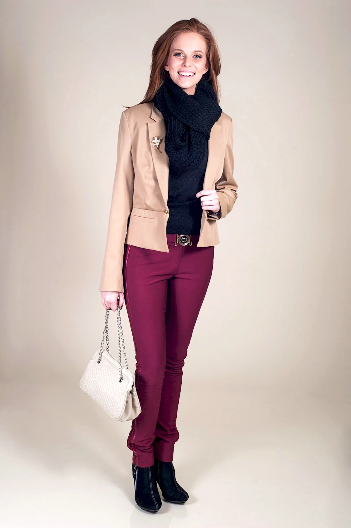 Бежевый и бордовый в одежде