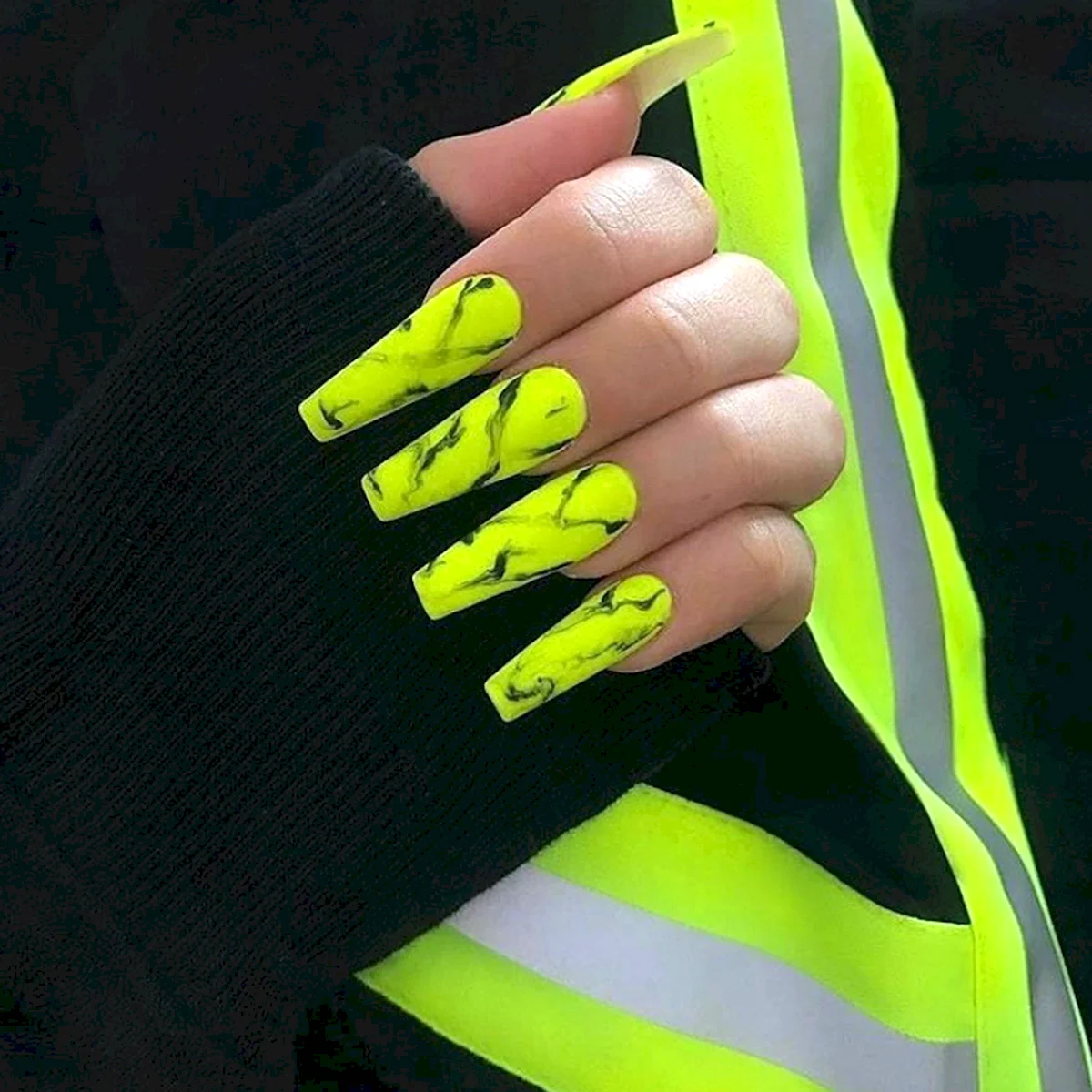 Кислотный маникюр на длинные ногти
