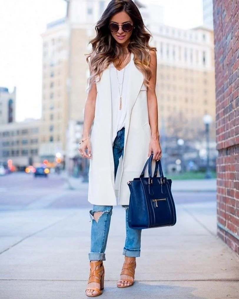 Образ с длинной жилеткой