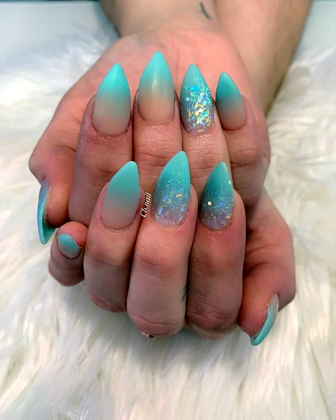 Маникюр омбре бирюзовый