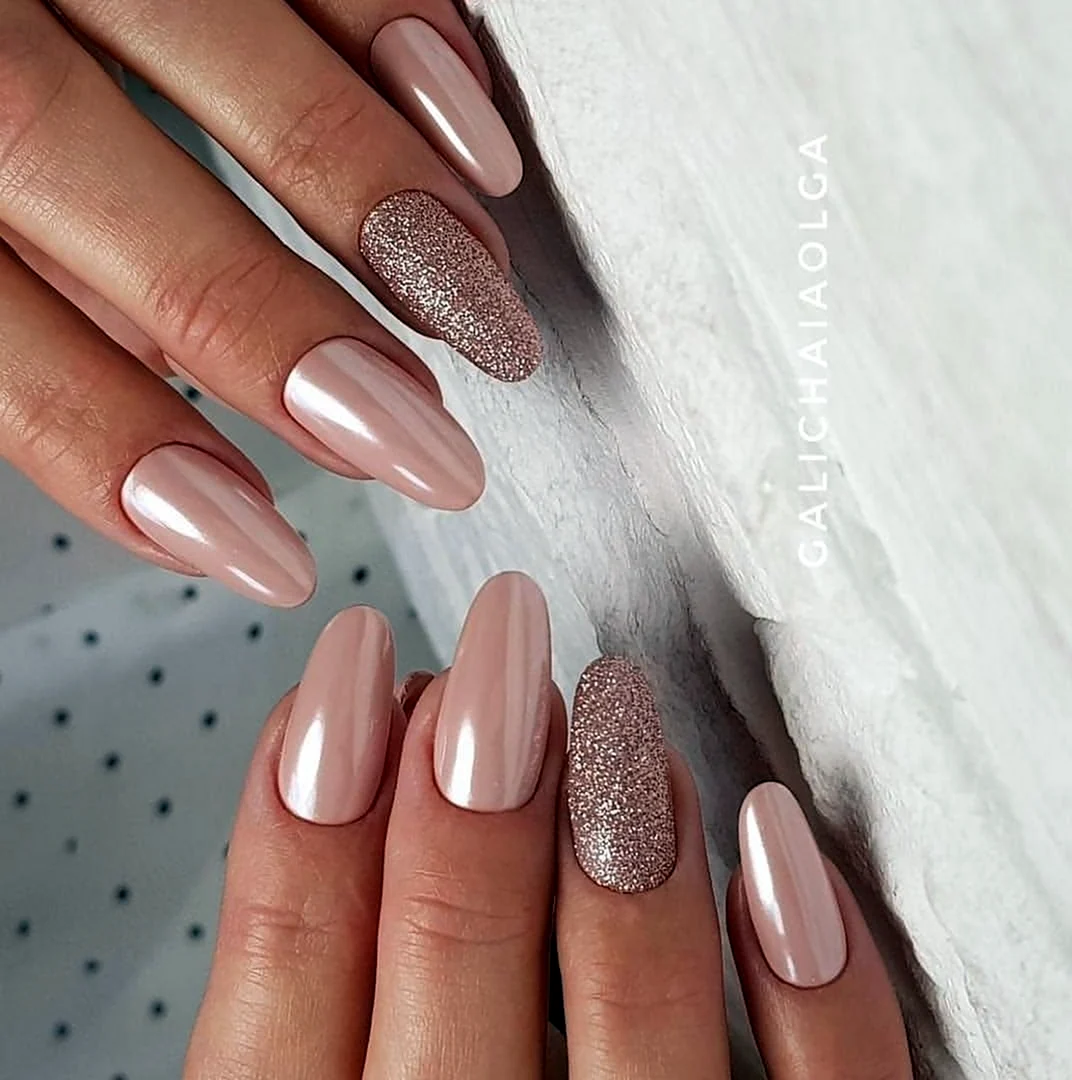 Маникюр нюдовый 2022 белый миндаль