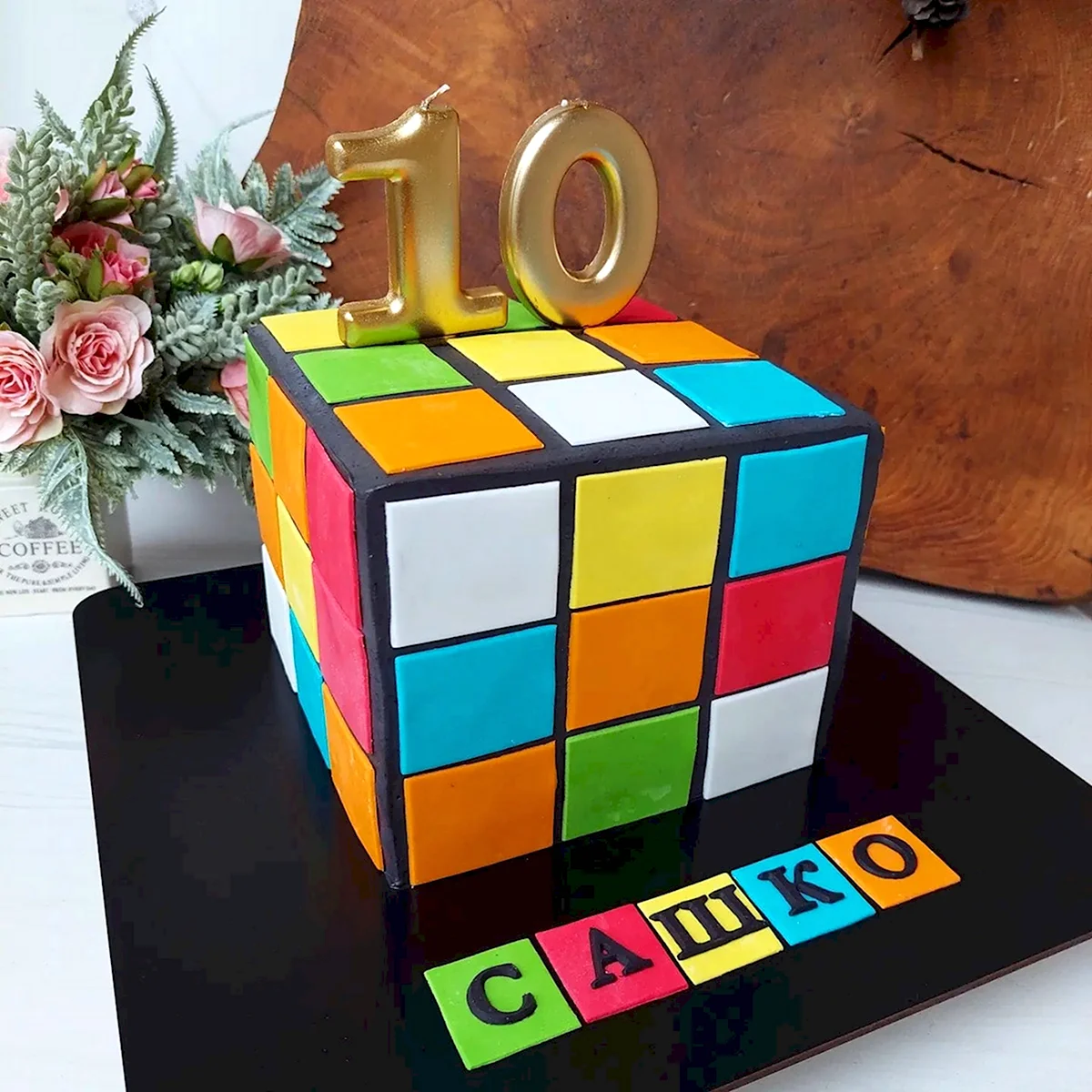 Торт кубик рубик на подставке которая крутится