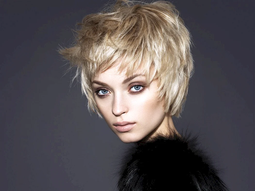 Короткая рваная стрижка Гарсон