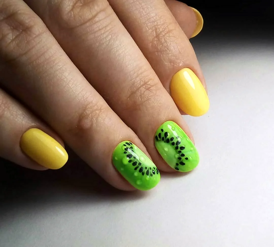 Ногти желтые с салатовым