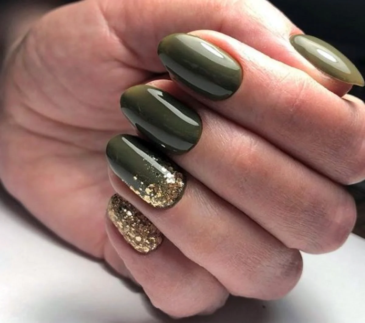Ногти оливкового цвета