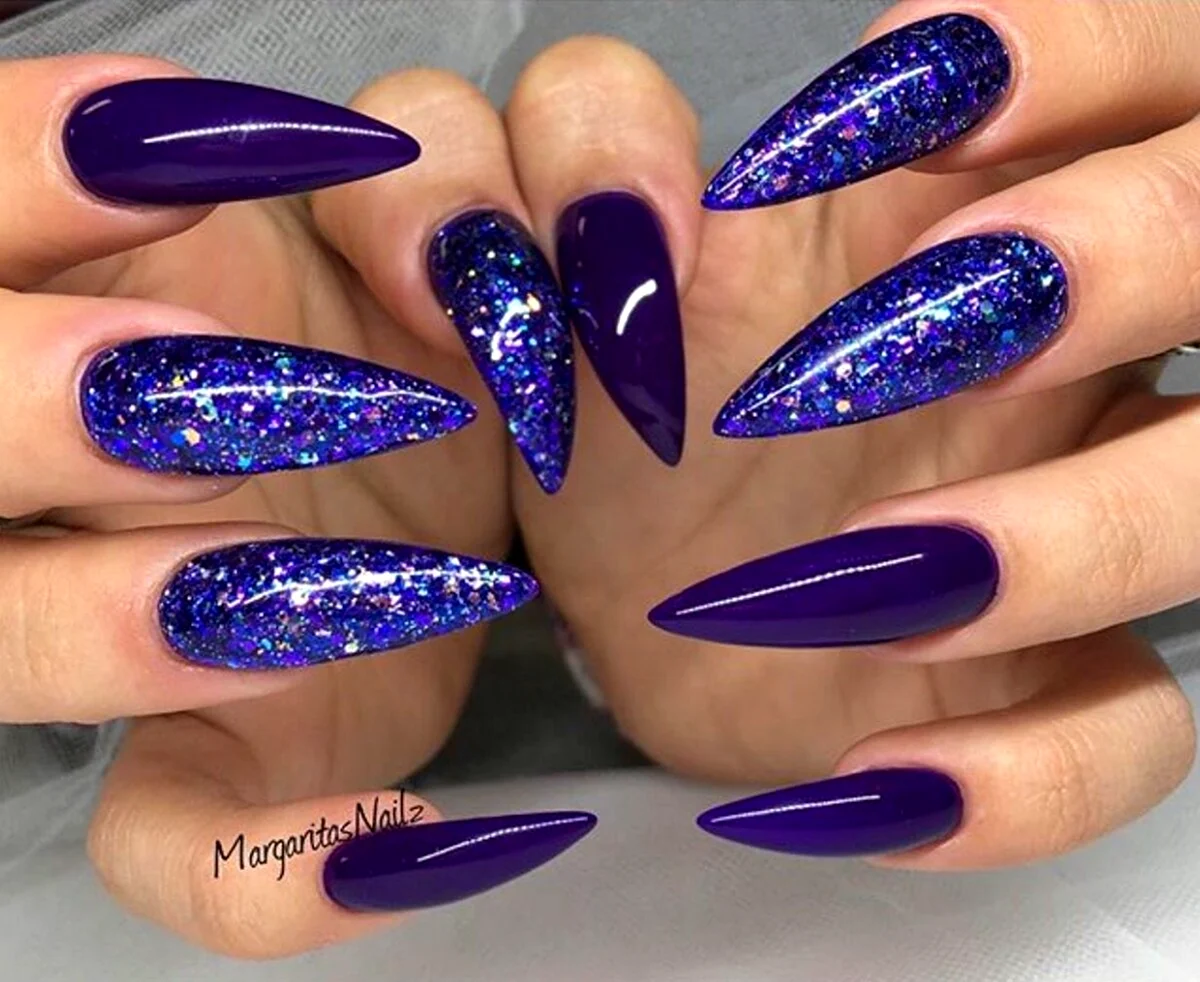Ногти синие с блестками