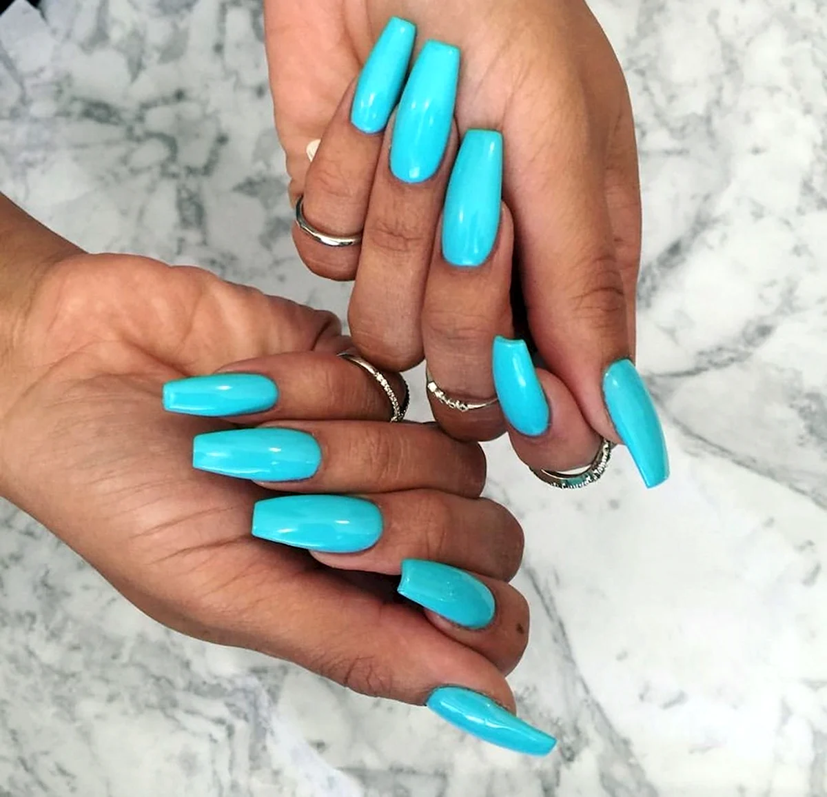 Бирюзовые ногти длинные