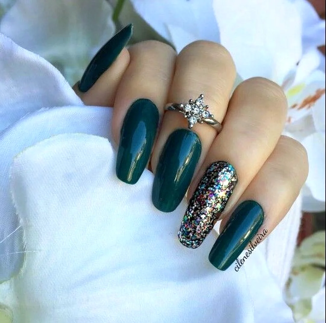 Изумрудно бирюзовые ногти