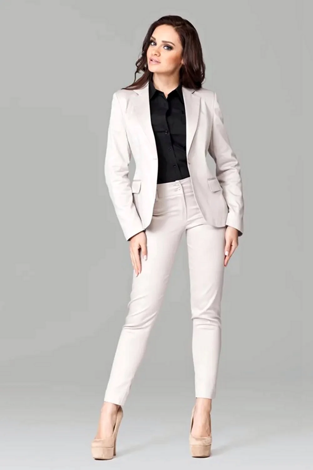 Строгий костюм женский