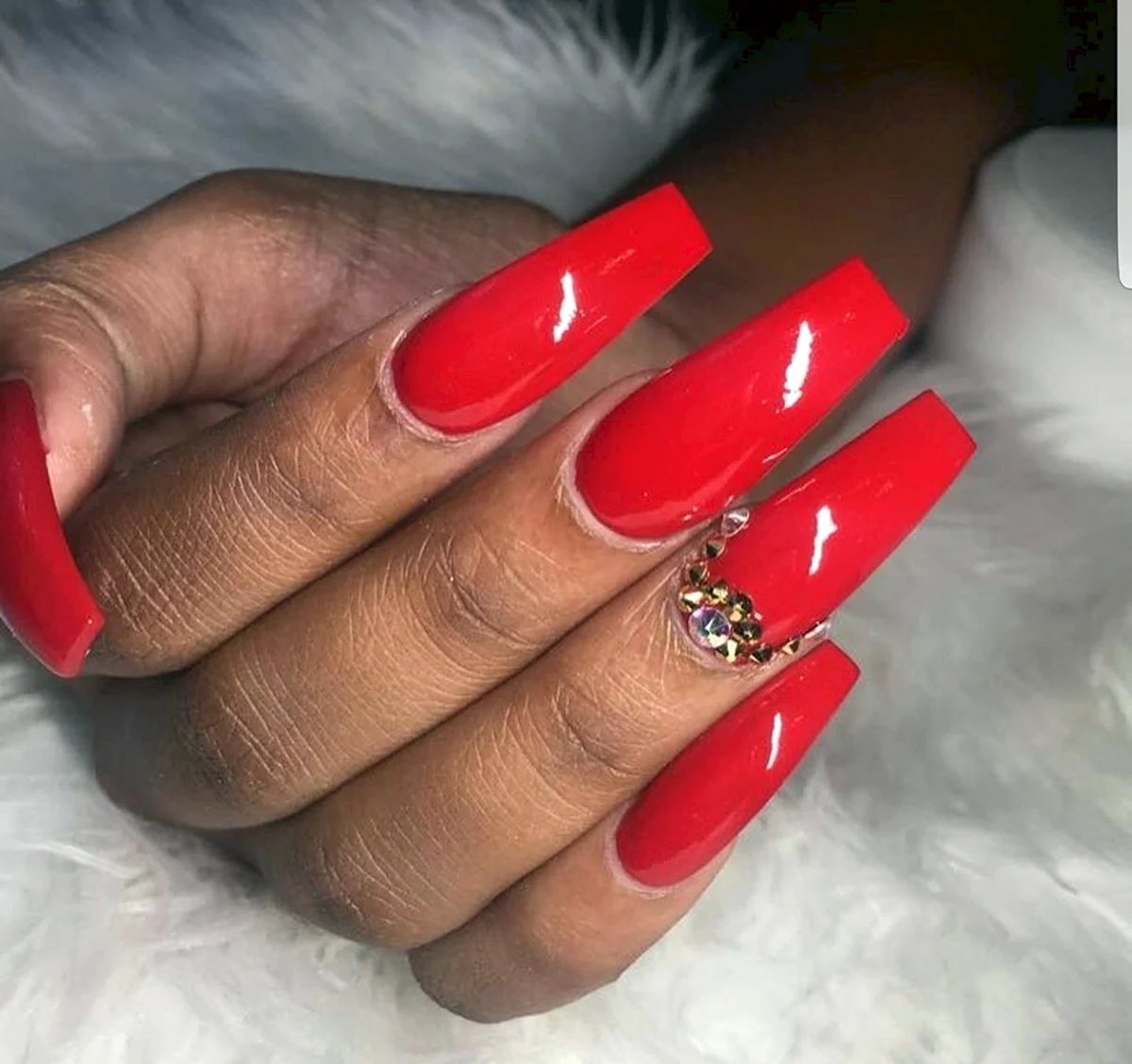 Красный маникюр балерина