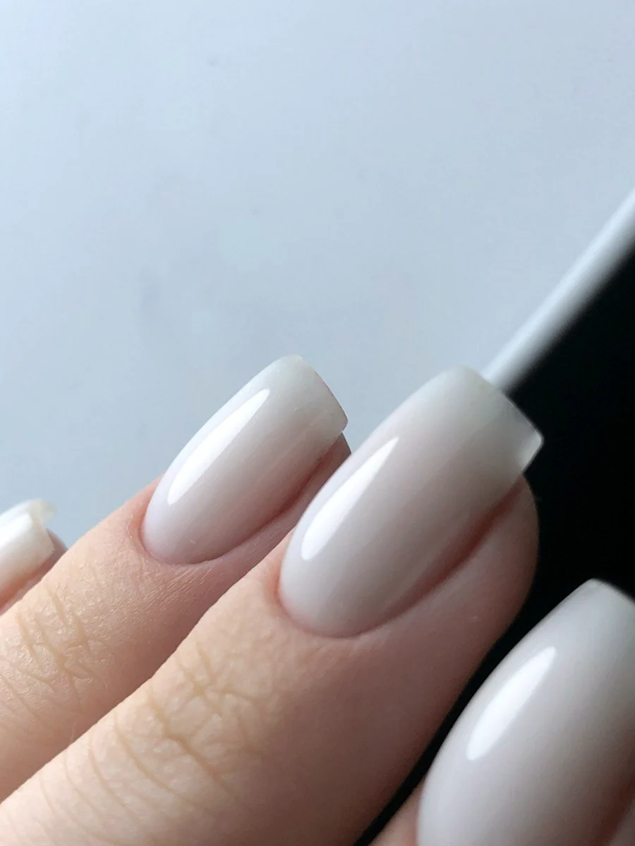 Молочная база для ногтей