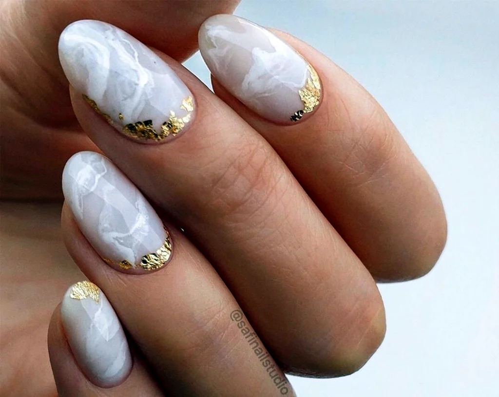 Нюдовый маникюр 2022 мрамор