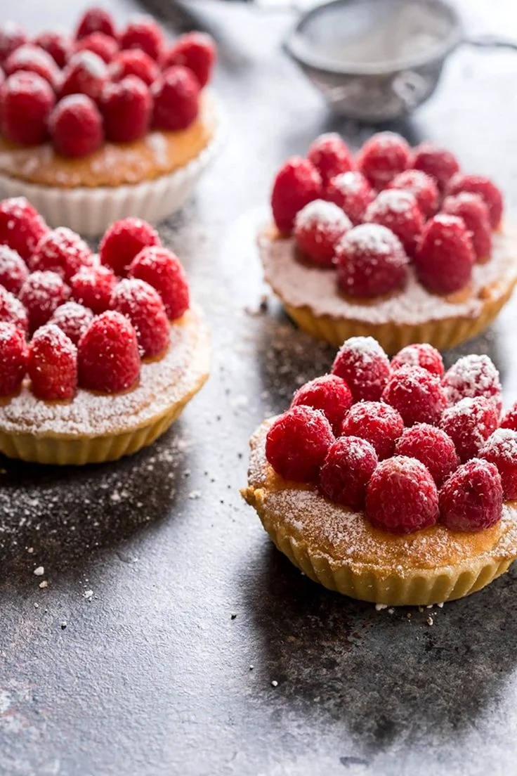 Тарталетка с малиной