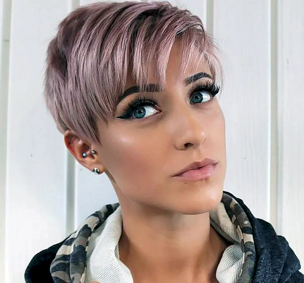 Пикси стрижка на короткие волосы с челкой 2022