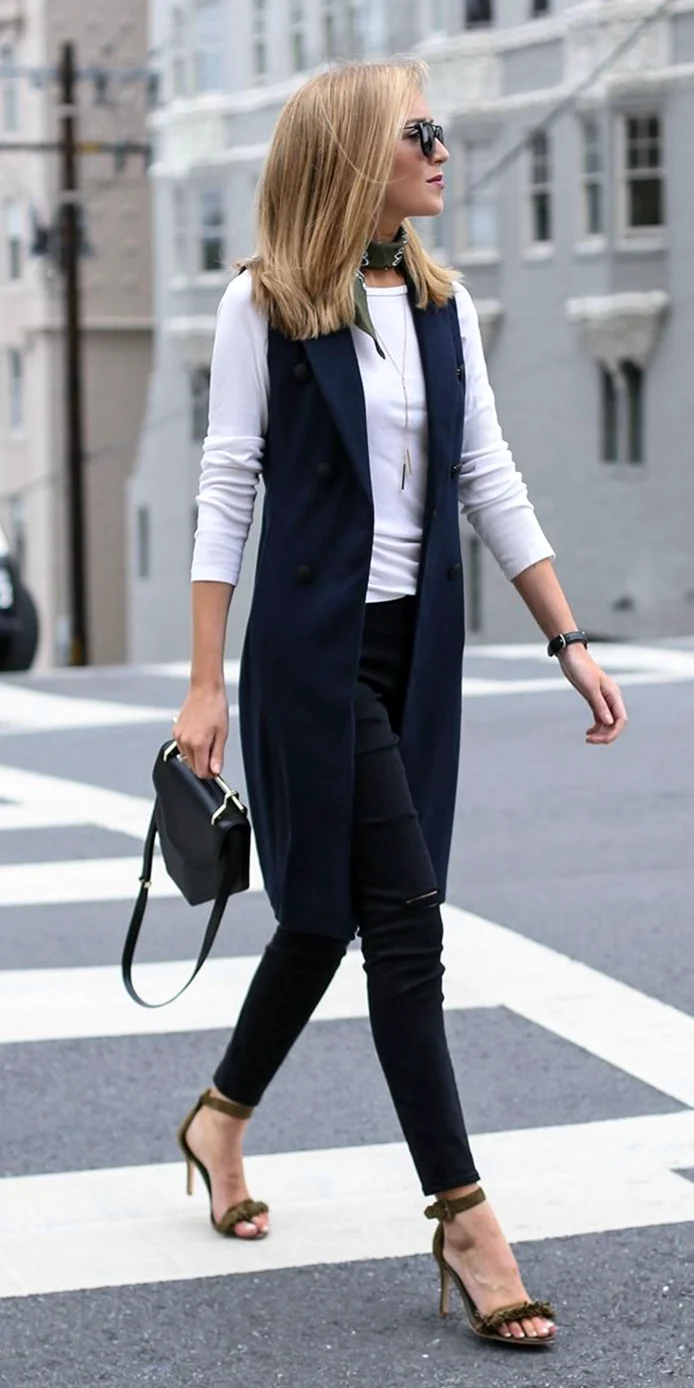 Образ с длинным жилетом