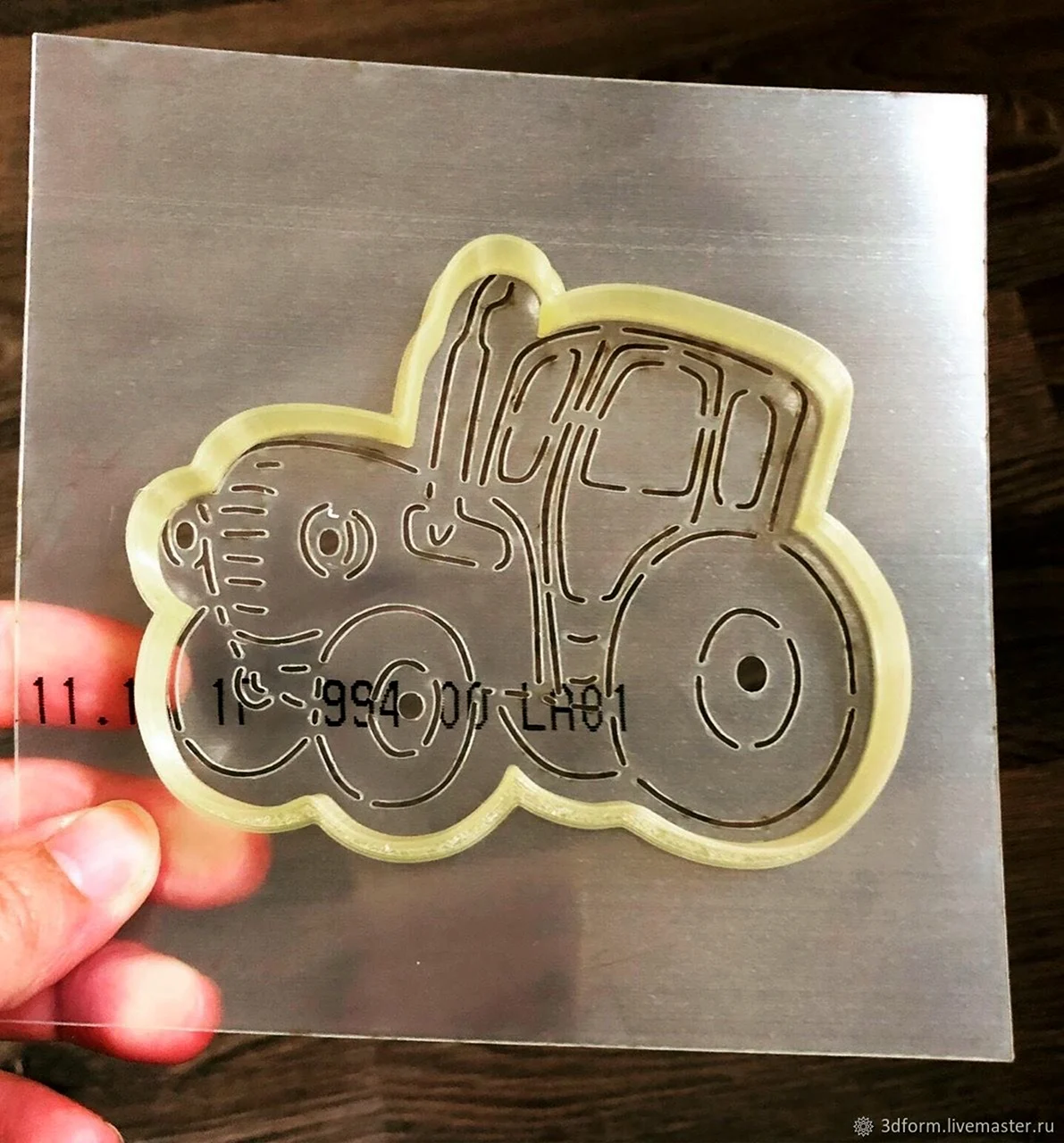 Трактор трафарет для пряника