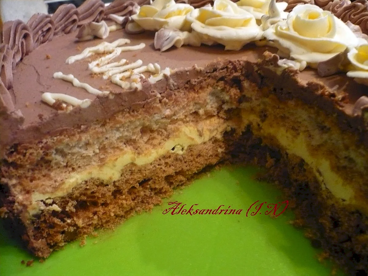 Красивый торт Киевский в разрезе