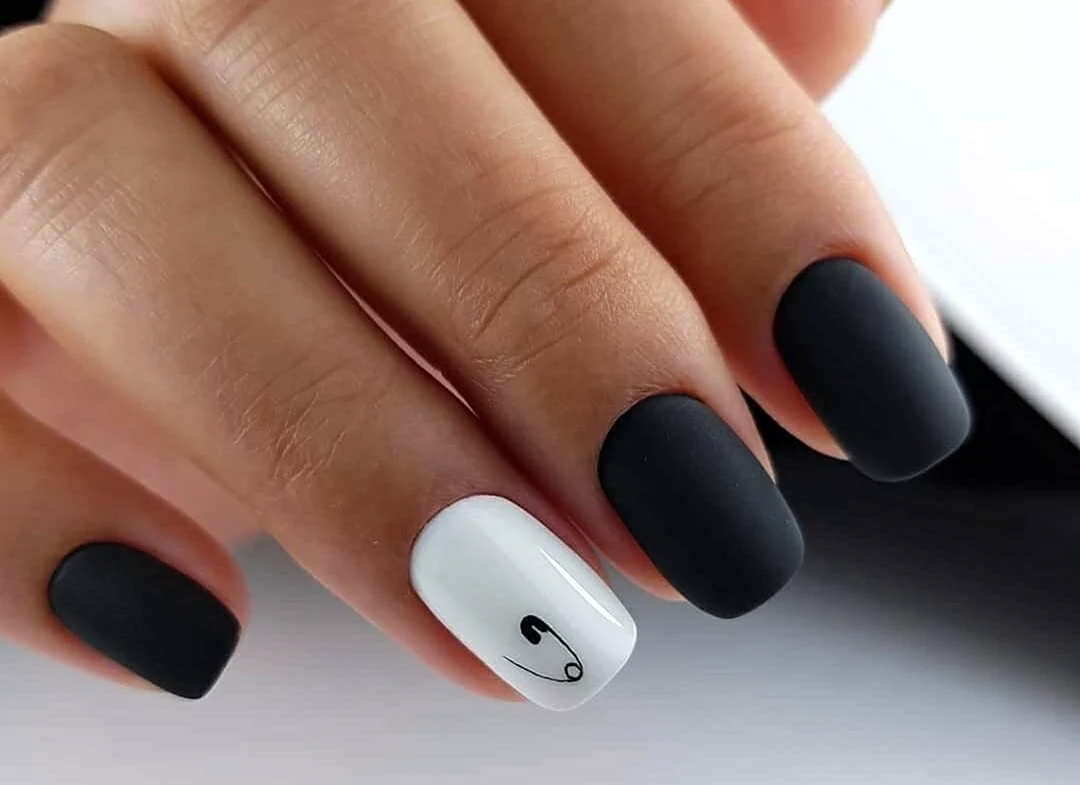 Белый матовый маникюр на короткие ногти