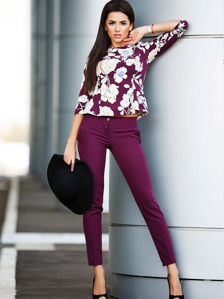 Блузки к бордовым брюкам