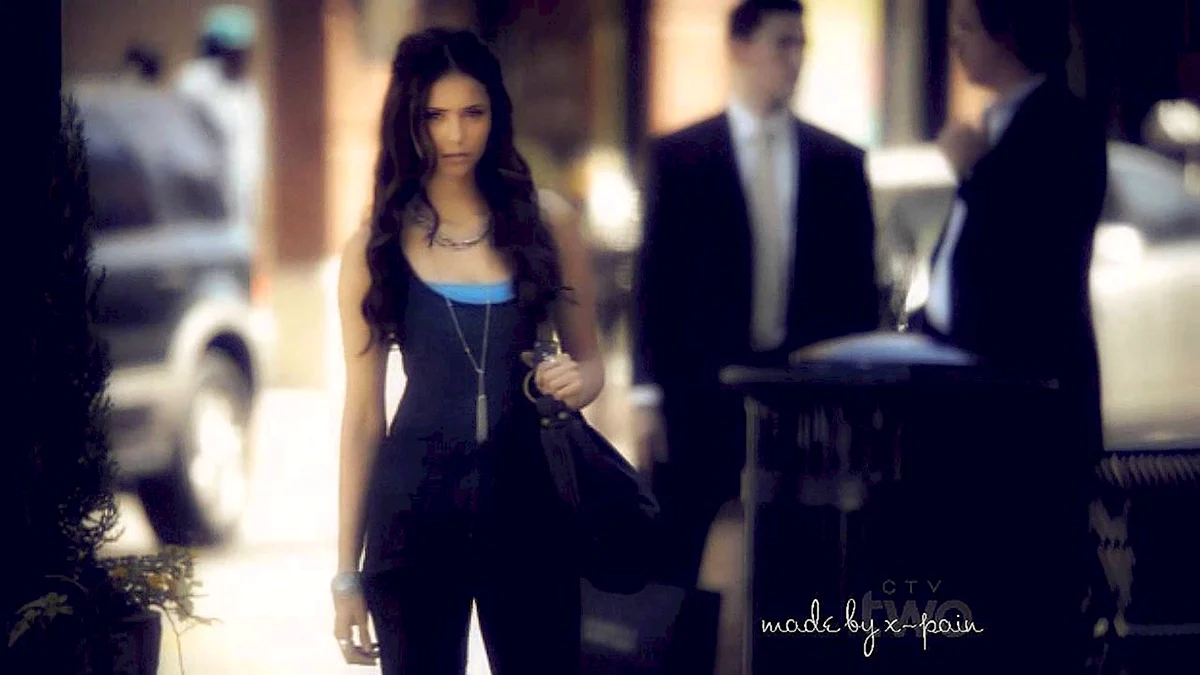 Кэтрин Пирс в полный рост