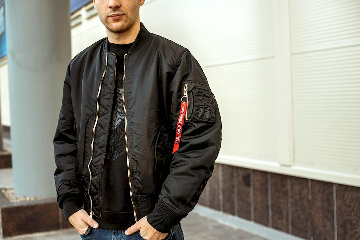 Чёрный бомбер Alpha industries ma1