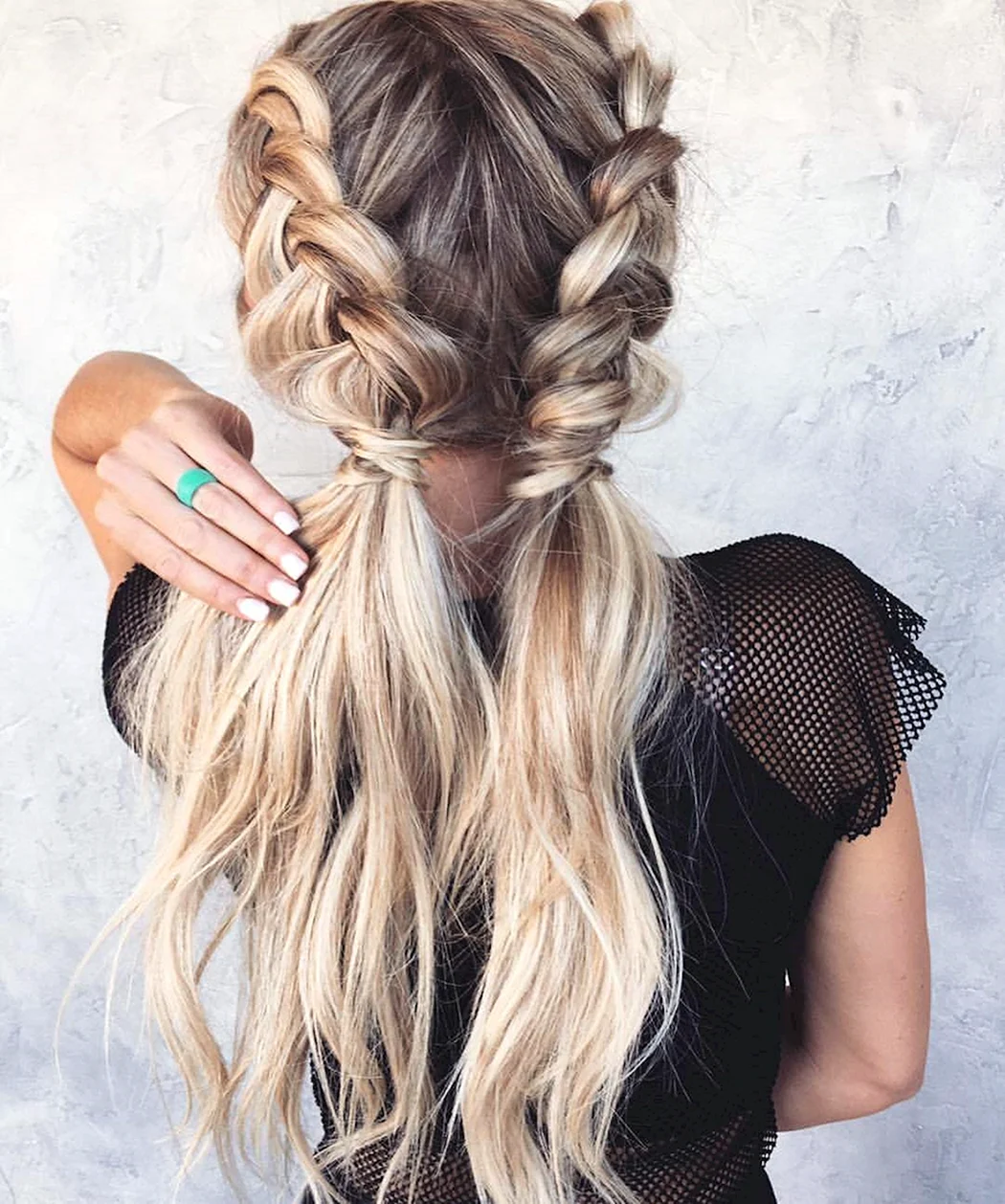 Прическа две косички и распущенные