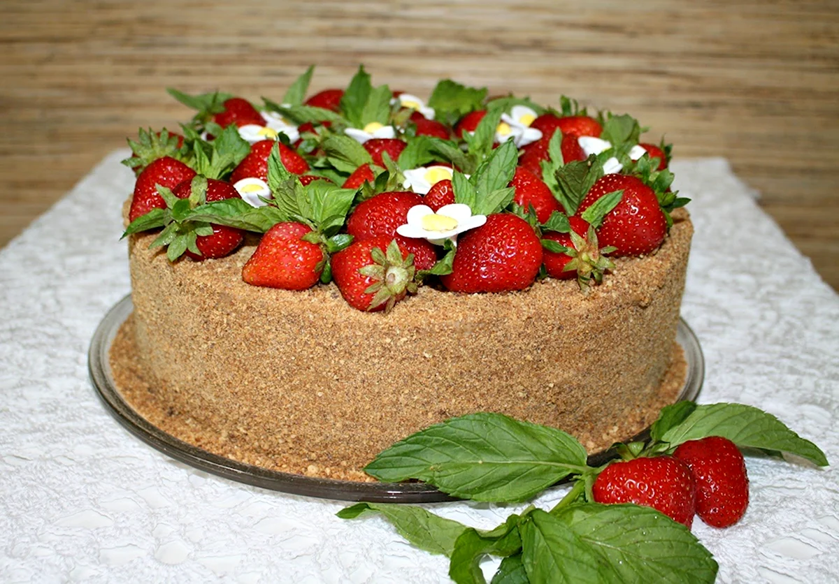 Торт с клубникой