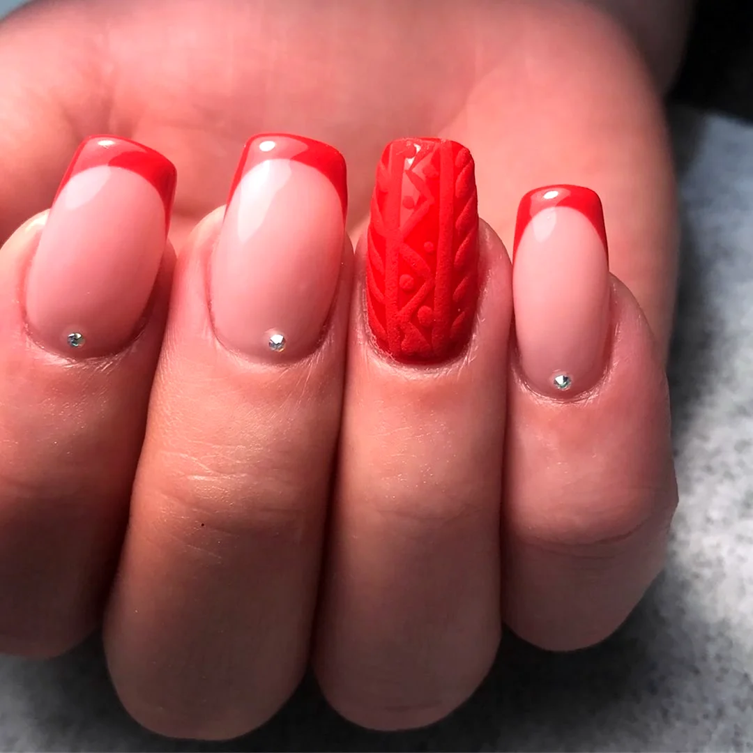 Красный френч квадрат