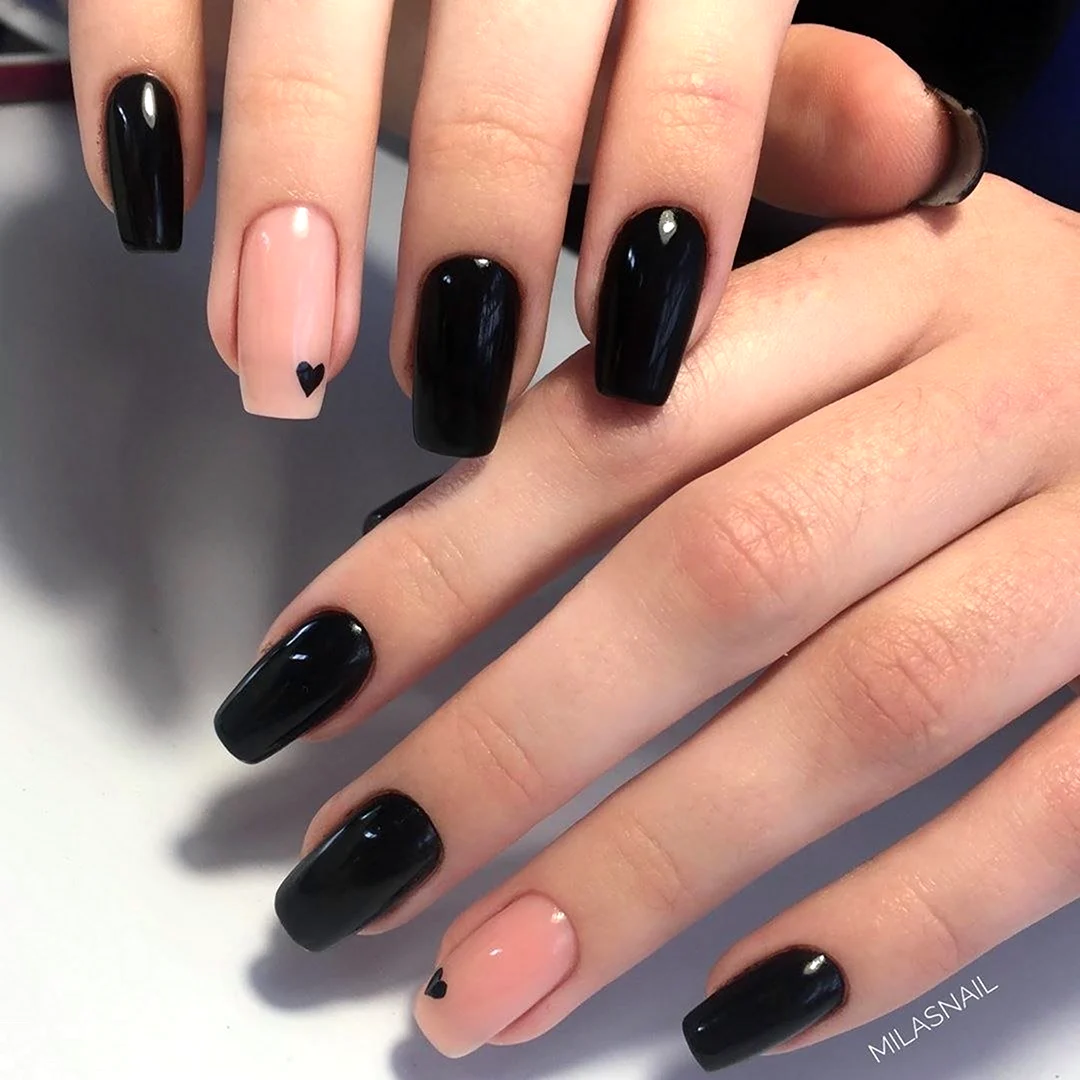 Черные ногти квадрат