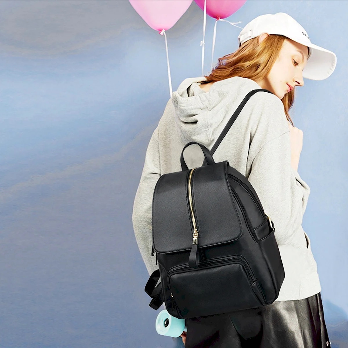 Девушка с рюкзаком