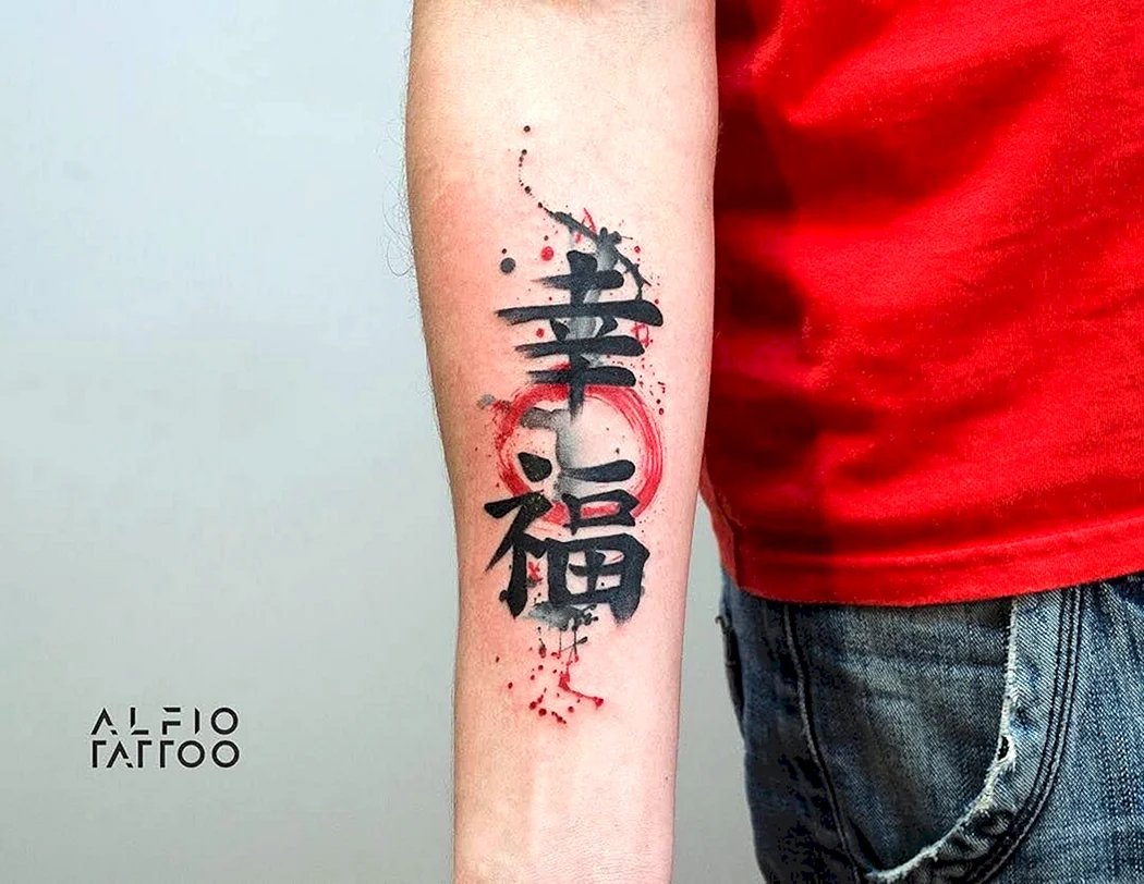 Тату японские иероглифы на руке