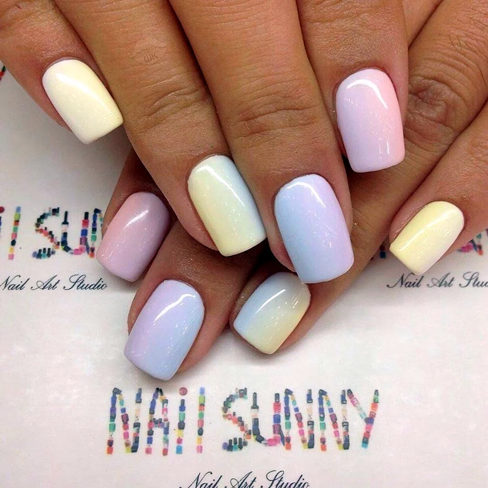 Градиентный маникюр в пастельных тонах
