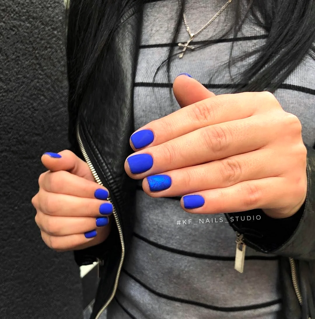 Маникюр одна рука синяя другая