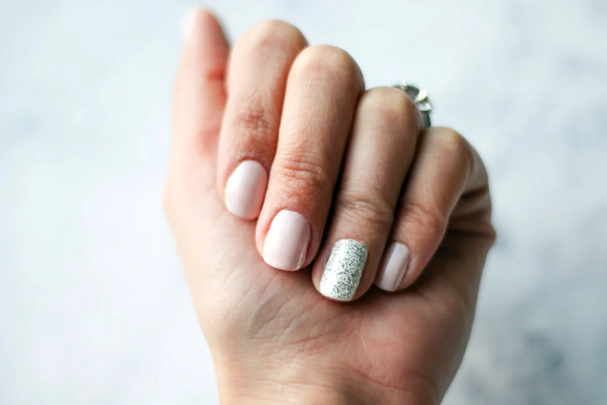 Маникюр на Светлом фоне