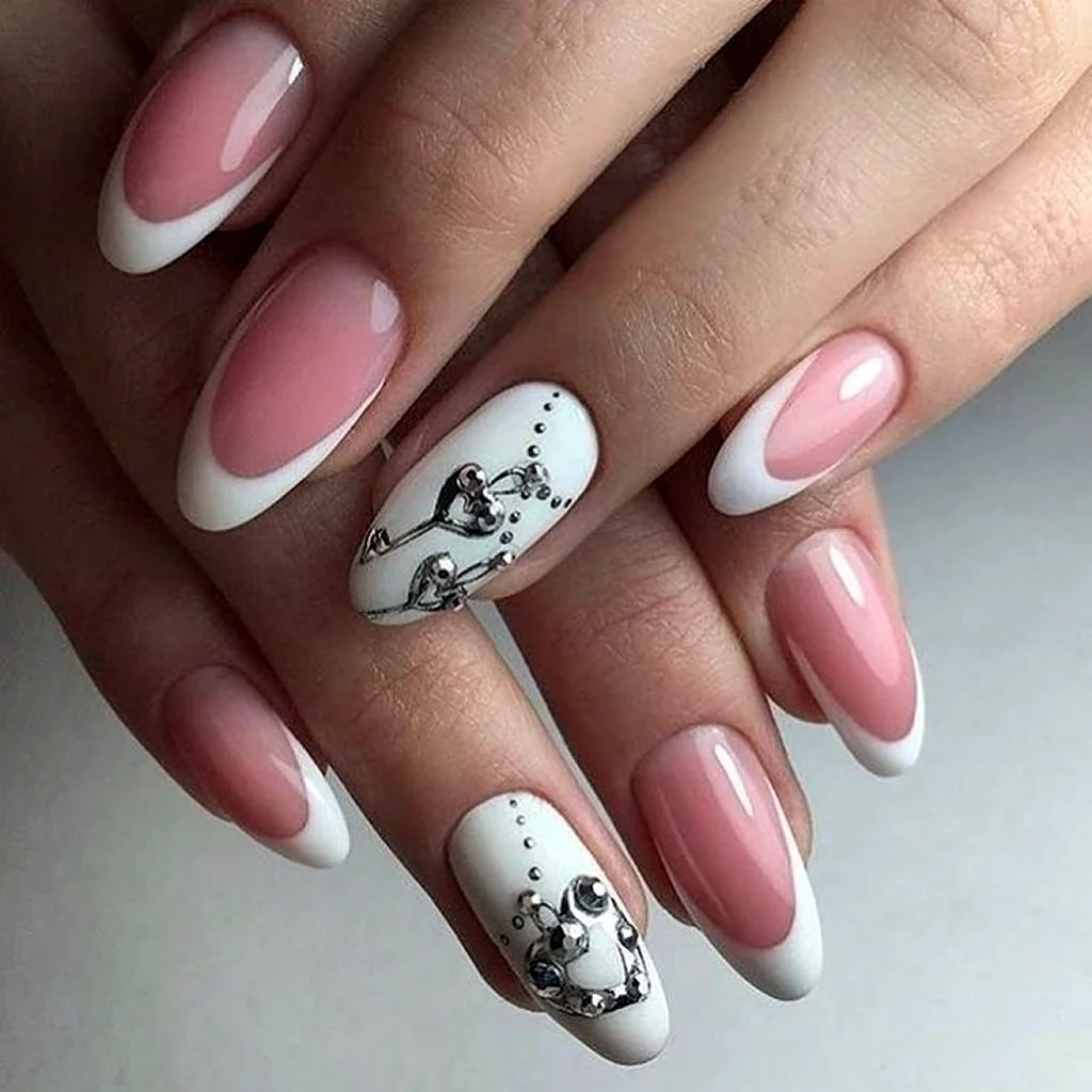 Ногти овальные с рисунком