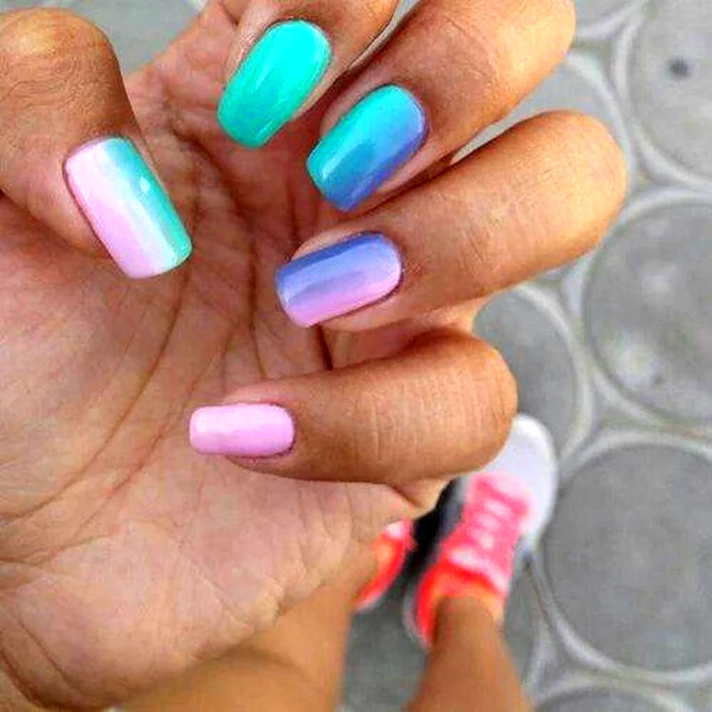 Мятный градиент маникюр