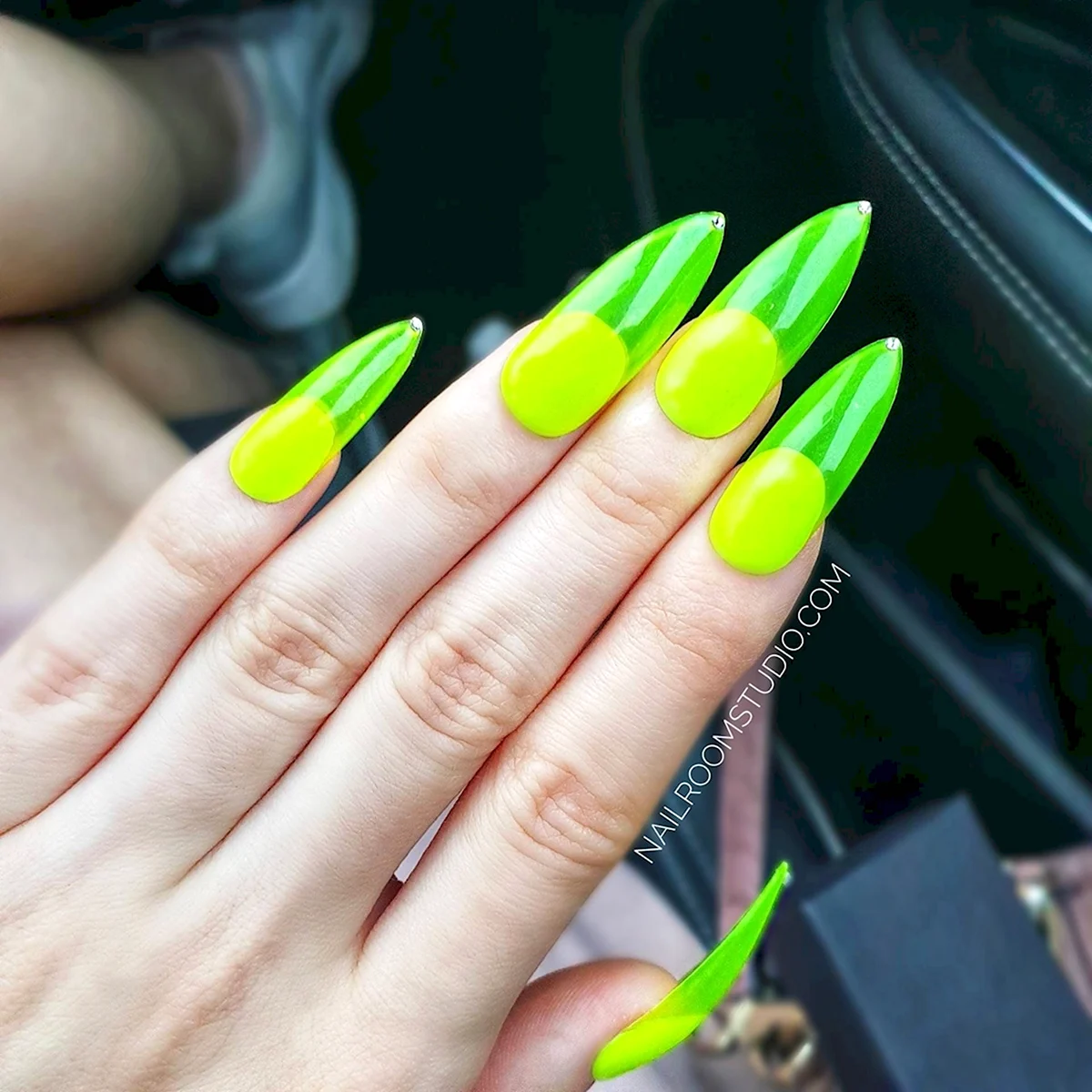 Ногти кислотного цвета
