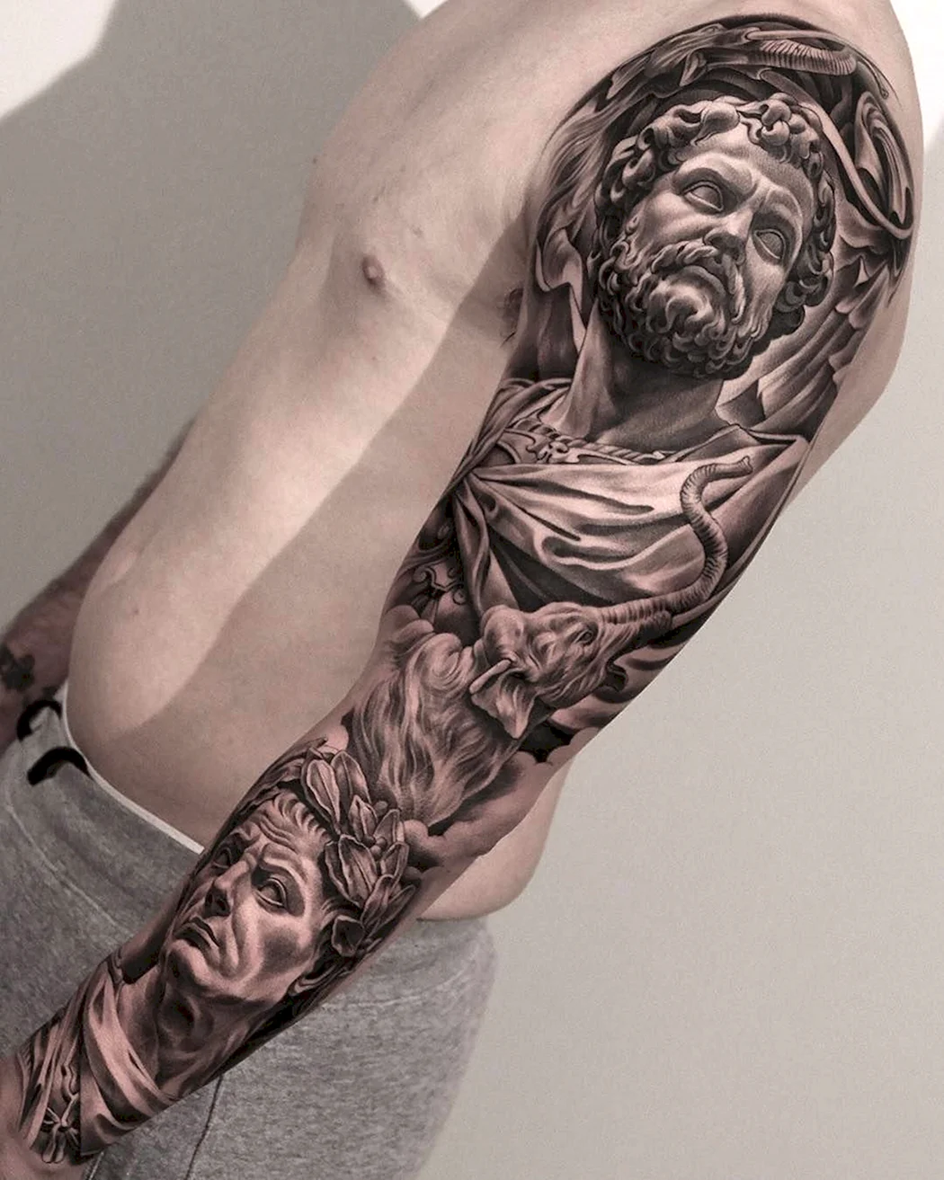 Рукав скульптура